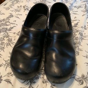 Dansko Leather Clogs (Size 41 Narrow)